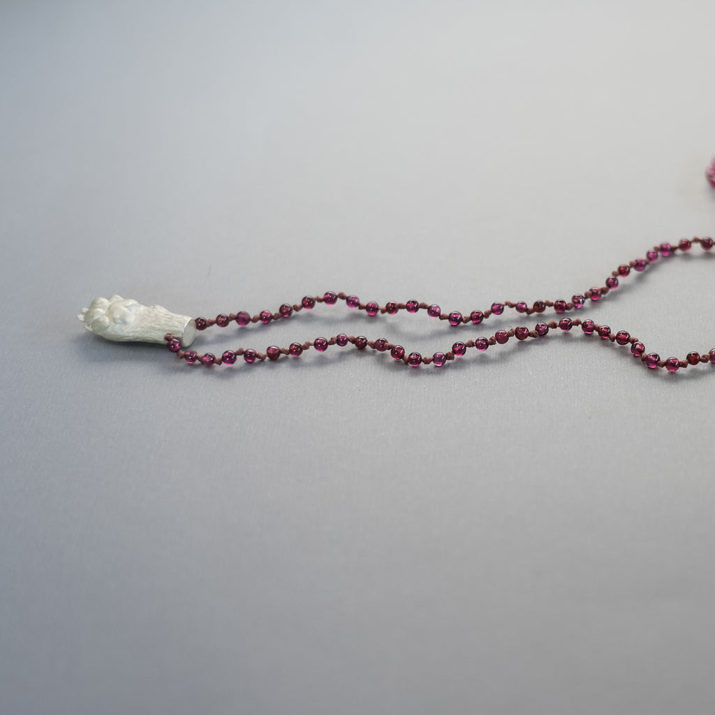 Short Garnet Necklace "Patita"