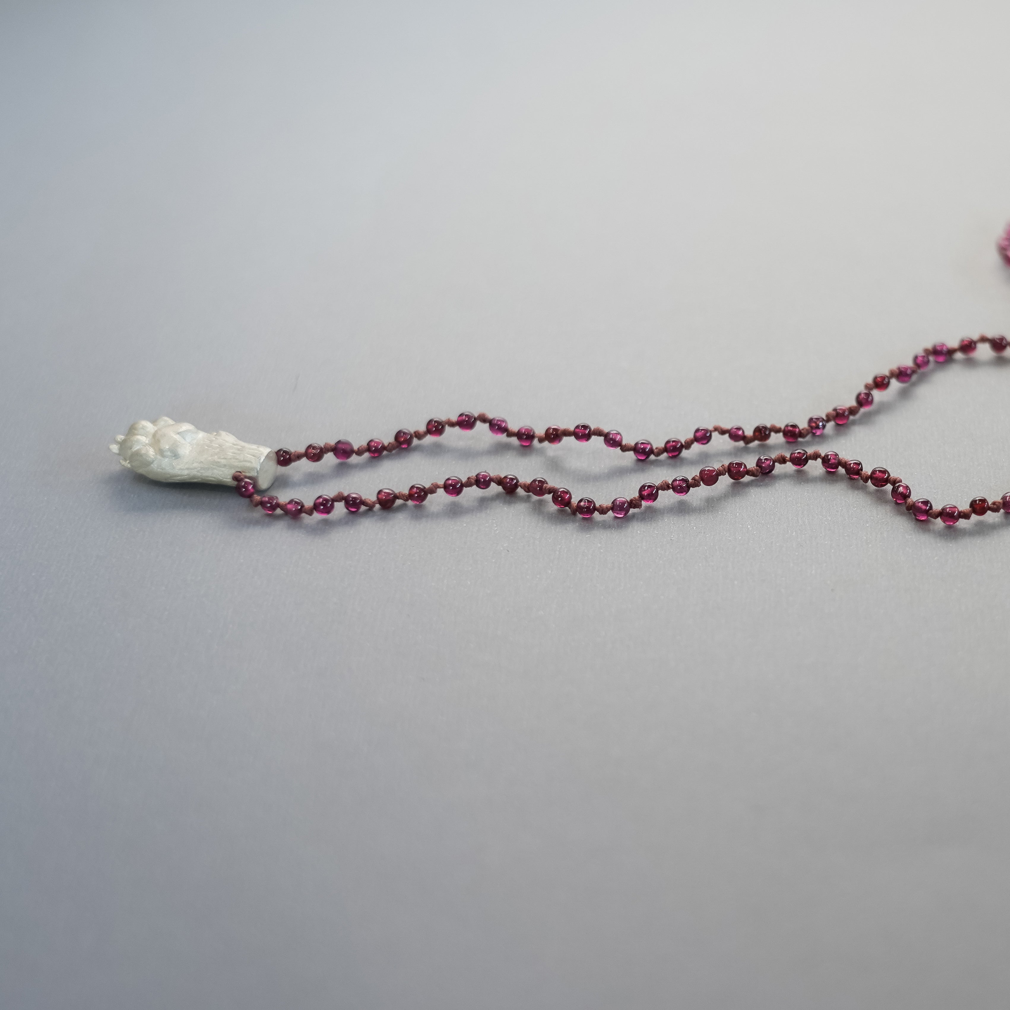 Short Garnet Necklace "Patita"